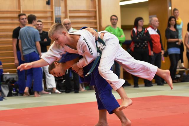 vereinsinternes Duell um Gold - Clemens Pichler (in blau) holt Gold vor Marco Landerl