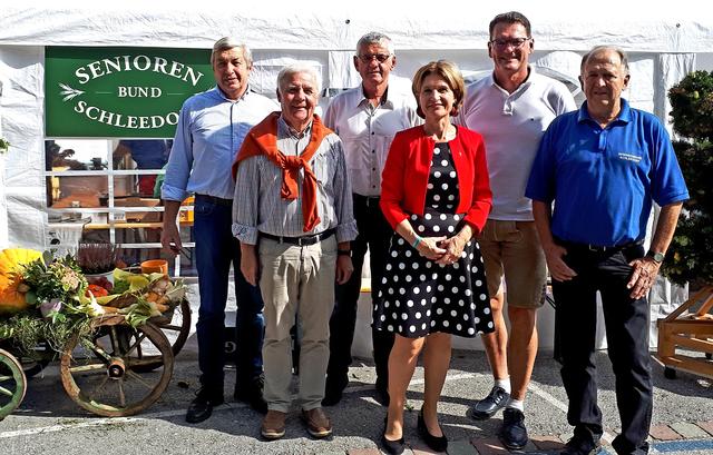 Pankraz Meisl (Köstendorf); Hubert Lederer (Ebenau), Hans Öschlberger (Seekirchen),  Andrea Eder-Gitschthaler, Bgm. Hermann Scheipl, Hans Neumayr (Schleedorf). | Foto: Foto: AEG