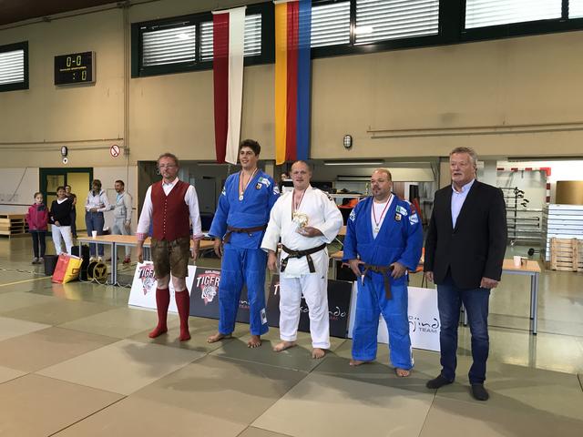 Siegerehrung in Bischofshofen.  | Foto: Judounion Hallein-Golling