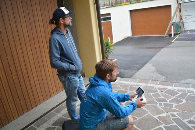 Meistermaler Andreas Lengauer wurde mit seinem Team in Gresten bei der Arbeit gefilmt. | Foto: Roland Mayr