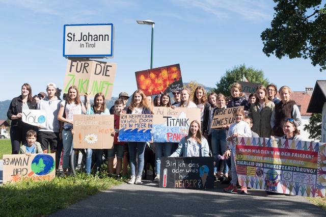 Rund 50 Personen kamen in St. Johann zur Weitau, um auf die Klimakrise aufmerksam zu machen.