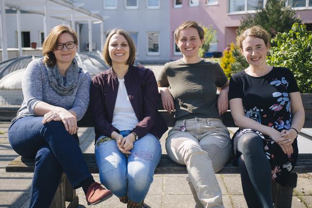 "Wir arbeiten mit Betrieben zusammen, die junge Frauen in nicht-traditionellen Berufen ausbilden", erzählt Daniela Mahel (1. v.l.).