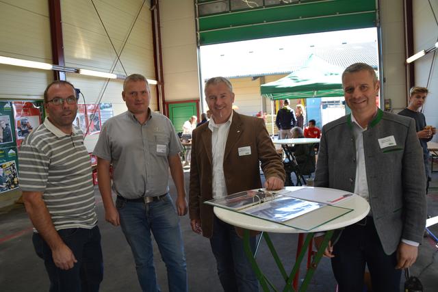 Lagerhaus-Obmann Thomas Achleitner, Kfz- und Zweiradtechniker Alfred Leonhardsberger, Spartenleiter Bau &amp; Gewerbe Gerhard Jachs und Gas-, Wasser- und Heizungsinstallateur Franz Hackner.  | Foto: Roland Mayr