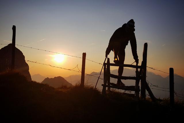 Georg Inselsbacher: Anstieg auf die Tagweide bei Sonnenaufgang. | Foto: Laimer