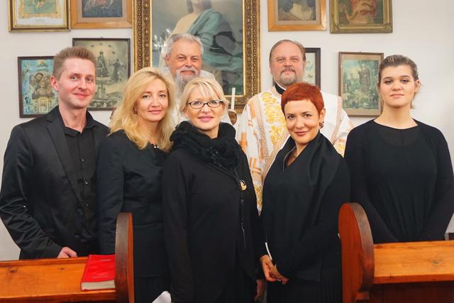 Das Vokalensemble „Täubchen“ mit Mönchspriester Johann Krammer und Erzdiakon Viktor Schilowsky (beide zugehörig zum Moskauer Patriarchat, Diözese Wien und Österreich, Kathedrale zum Hl. Nikolaus) | Foto: Higer
