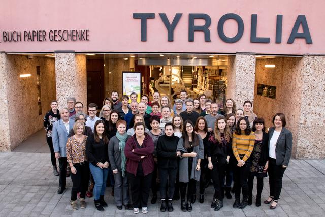 Das Team der Tyrolia freut sich auf Ihren Besuch. | Foto: Fotos: Tyrolia