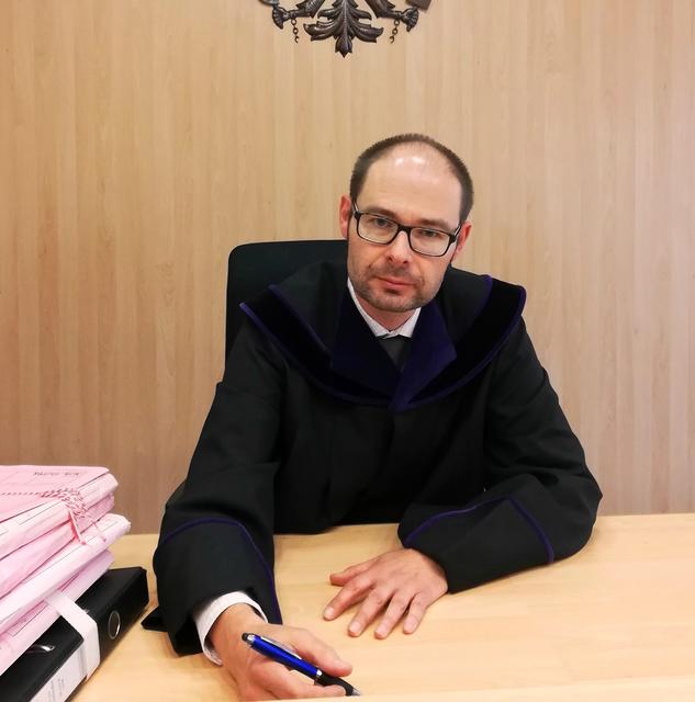 Richter Slawomir Wiaderek musste die Angeklagte aus dem Bezirk Tulln mehrfach ermahnen.