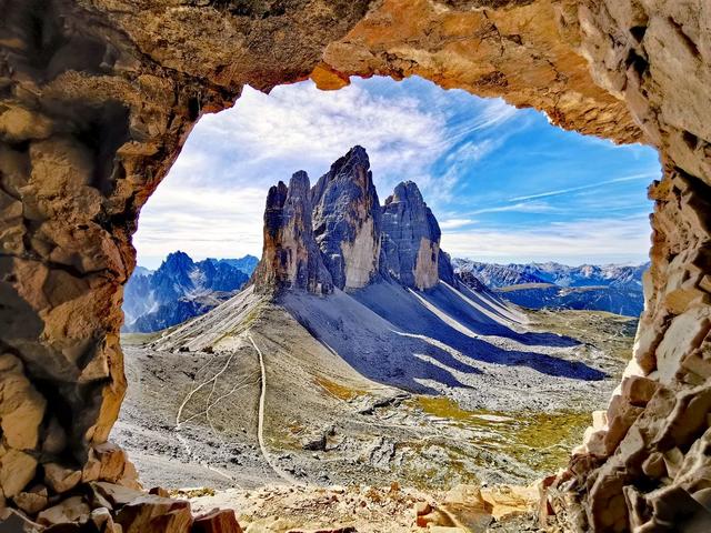 Blick durchs Fenster  | Foto: Burghard Humml