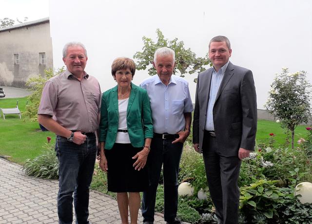 Bgm. Alois Wegleitner mit Theresia und Franz Wüger sowie Vizebgm. Wolfgang Lidy | Foto: Marktgemeinde Illmitz