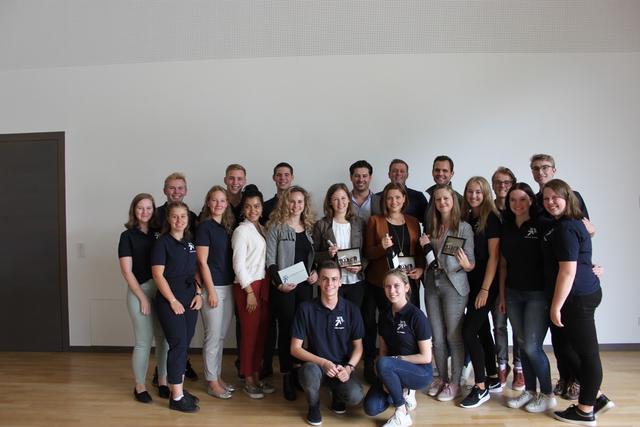 Mitglieder der Landesschülervertretung OÖ mit den Kandidaten der Nationalratswahl 2019. | Foto: LSV OÖ