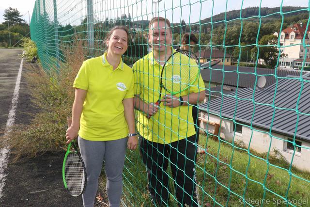 Kurzzeitig getrennt Regine und Markus Naber, der das Sportfest gemeinsam mit den Pressbaumer Sportvereinen organisierte.
