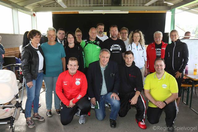 Sport macht Spaß. Das zeigten zehn Pressbaumer Sportvereine mit Show-Kampf, Tanz und viel Bewegung.