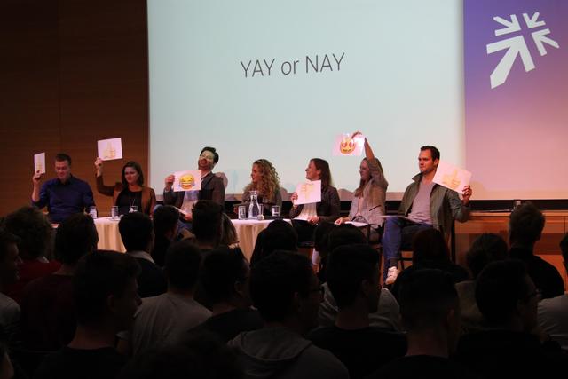 Bei der Podiumsdiskussion konnten die Kandidaten der Nationalratswahl 2019 ihre Stimmung mit Hilfe von Emojis ausdrücken. | Foto: LSV OÖ