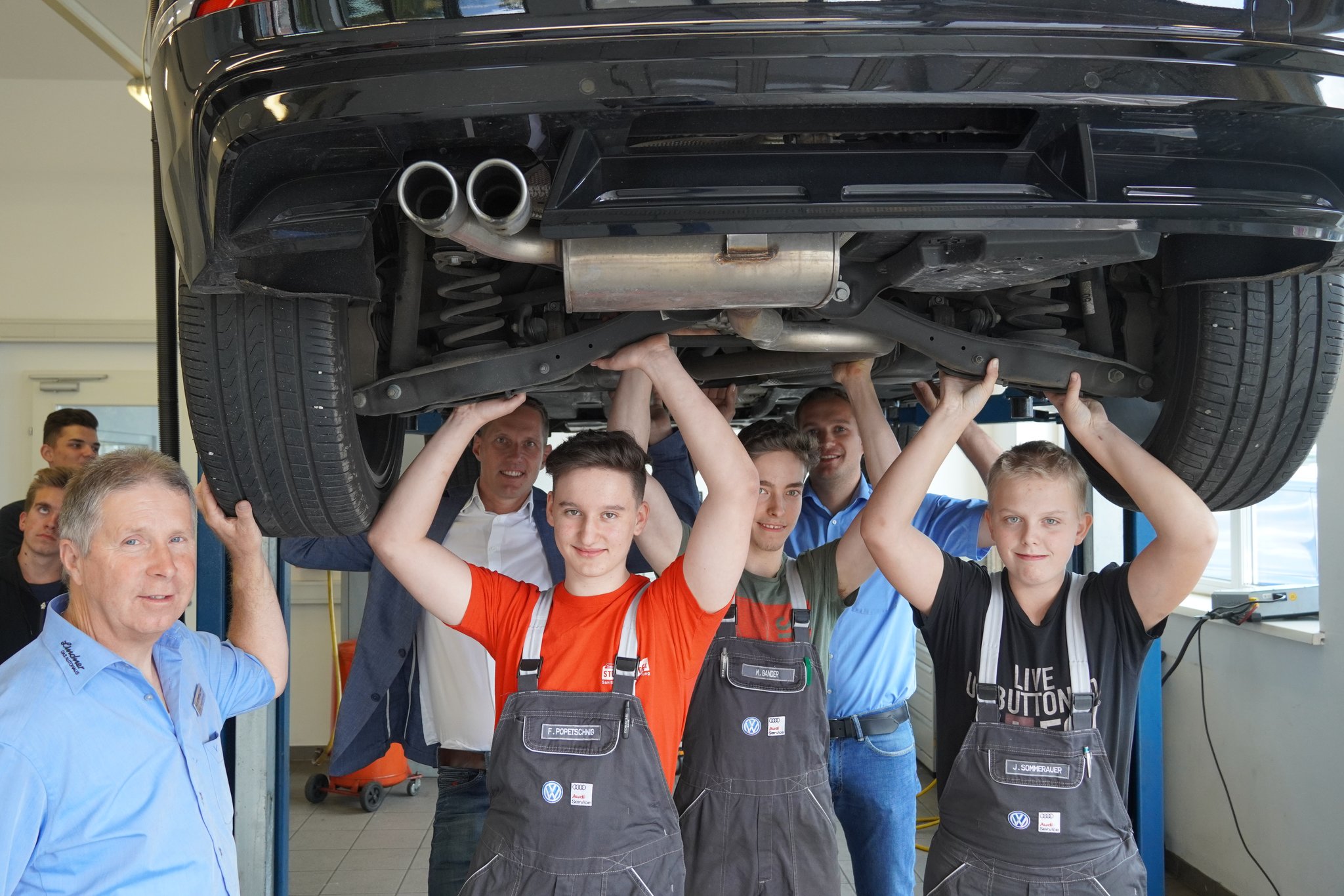 KFZTechniker Investition in die Ausbildung bei Autohaus Lindner Flachgau