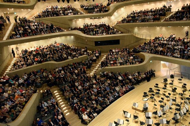 Großer Saal Elbphilharmonie - zehn Minuten vor Konzertbeginn. | Foto: Friedl Schwaighofer