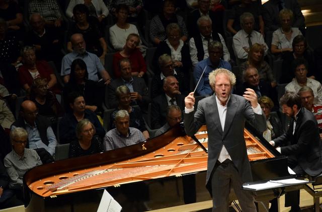 Elbphilharmonie Hamburg 2019 - Dirigent Matthias Georg Kendlinger, Pianist Philipp Scheucher. | Foto: Friedl Schwaighofer