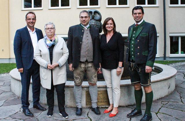 LAbg. Roland Meisl, Vizebürgermeisterin a. D. Barbara Ortner, Bürgermeister Martin Promok, Präsidentin a. D. Gudrun Mosler-Törnström, LGF Hannes Mathes (v.l.) | Foto: SPÖ