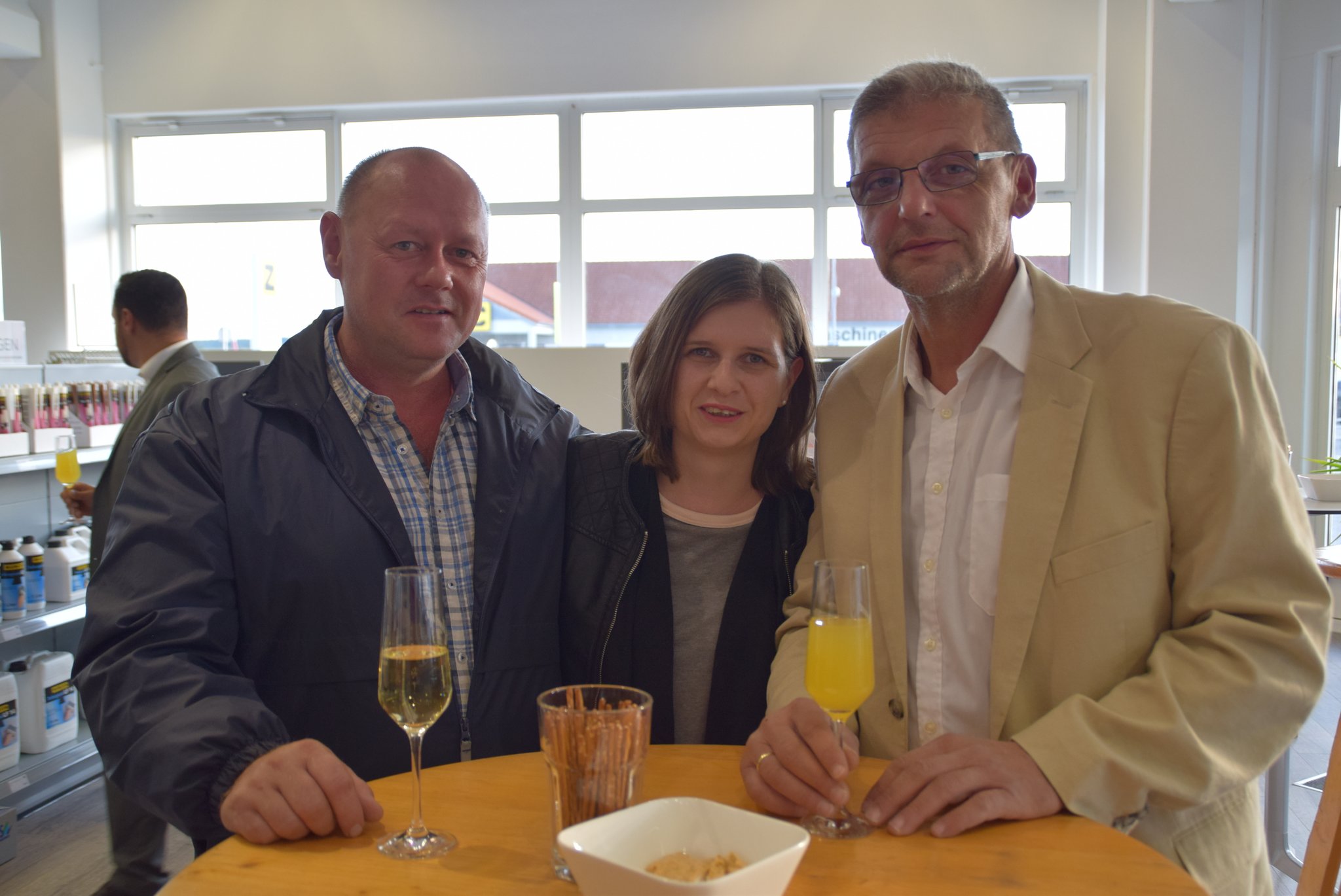 Neue Geschäftsstelle auf der „goldenen Meile von Horn“ Eröffnung des Farben und Bodenstudios