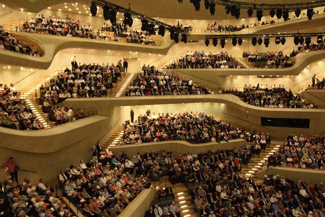 Großer Saal Elbphilharmonie - zehn Minuten vor Konzertbeginn. | Foto: Friedl Schwaighofer