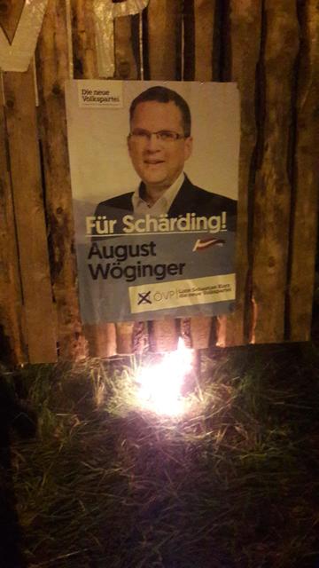 Unbekannte wollten das ÖVP Wahlplakat in St. Aegidi anzünden. | Foto: Gemeinde St. Aegidi