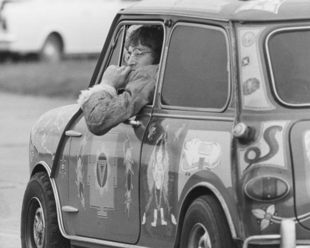 Der Mini feiert seinen 60sten Geburtstag – mit einem Sondermodell in der farbenfrohen Mini 60 Years Lifestyle Collection.