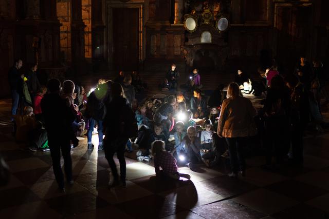 Taschenlampenführung im Stift St. Florian. | Foto: Werner Kerschbaummayr