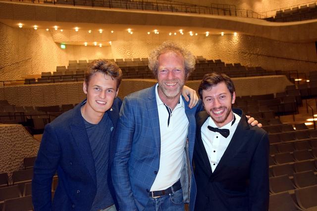 Saal geräumt - Konzertende für Maximilian Kendlinger, Matthias Georg Kendlinger und Philipp Scheucher. | Foto: Friedl Schwaighofer