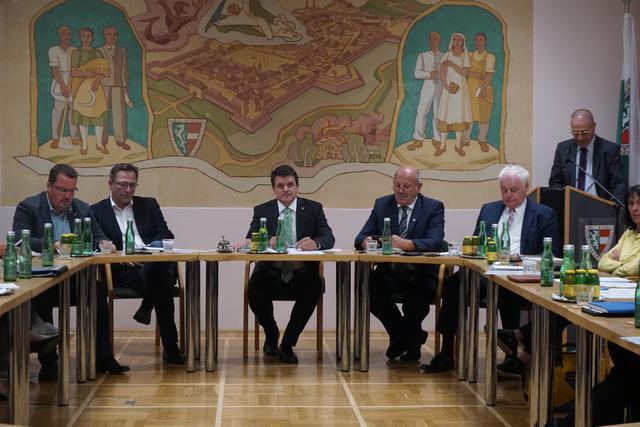 Trotz Diskussionen fielen alle Beschlüsse in der September-Sitzung des Stadtgemeinderats einstimmig. | Foto: WOCHE