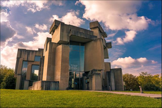Über dem Eingangsportal ist folgendes zu lesen: "Der Berg auf dem Jesu Botschaft gelebt wird - Ge(b)borgenberg, Unsere Vision 2020" | Foto: ©Sylvia S., Aus meiner Reihe "Meine Stadtspaziergänge - Urlaub in der Heimatstadt"