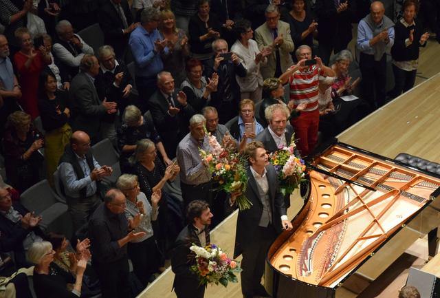 Elbphilharmonie Hamburg 2019 - stehende Ovationen rund um für Philipp Scheucher, Maximilian Kendlinger und Matthias Georg Kendlinger. | Foto: Friedl Schwaighofer