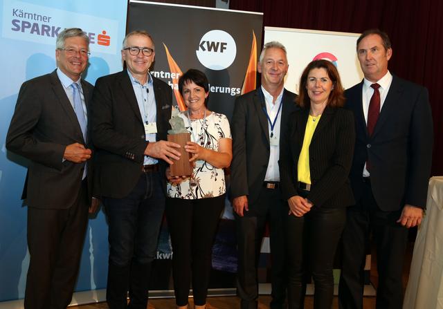 Nachhaltigkeitspreis des KWF 2019: LH Peter Kaiser, Gewinner Lindner Stiegenbautechnik GmbH, Erhard Juritsch (KWF), Sandra Venus (KWF) und Horst Gross (Uni Club),  | Foto: LPD Kärnten/Oskar Höher (3)