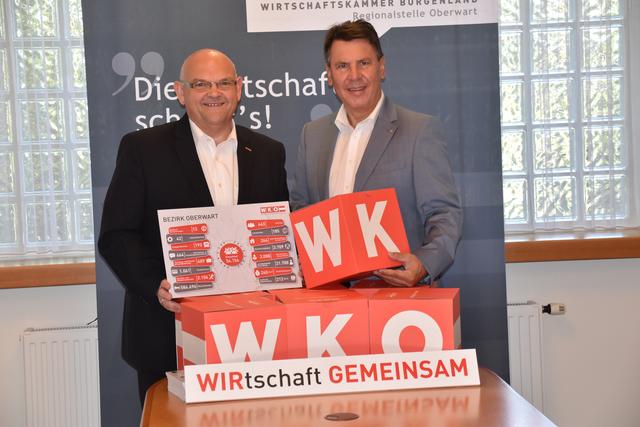 WK-Regionalstellenleiter Ronald Rasser und WK-Regionalstellenobm. Gerald Guttmann sehen den Wirtschaftsstandort im Bezirk positiv.