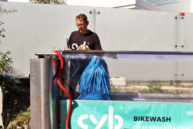 Fahrradwasch-Station (clean your bike)