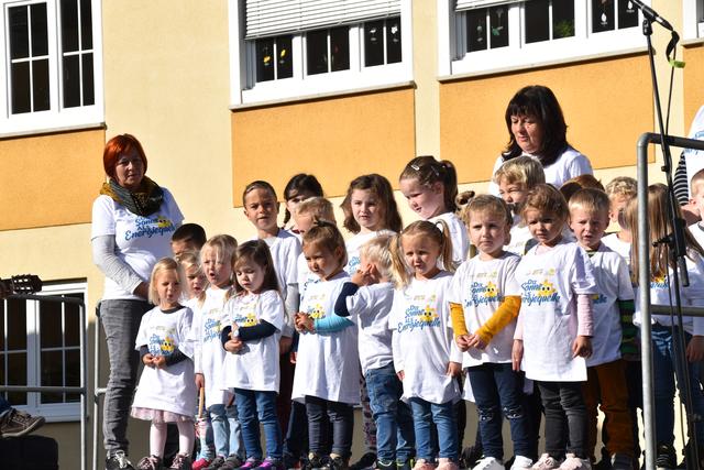 Die Kindergartenkinder aus Strem hatten zwei Lieder einstudiert. | Foto: Michael Strini