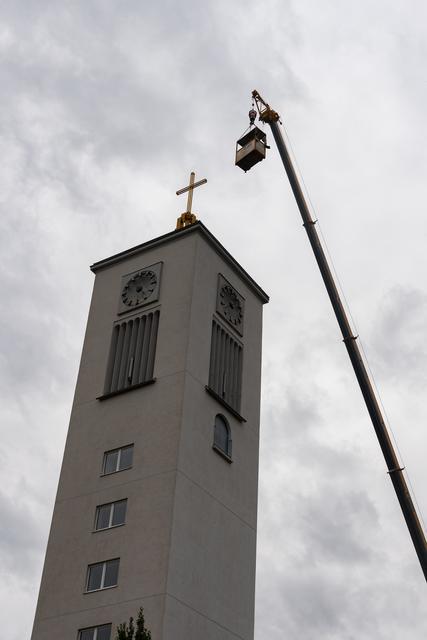 Turmuhr-Wartung in luftigen Höhen. | Foto: fotokerschi.at/Kerschbaummayr
