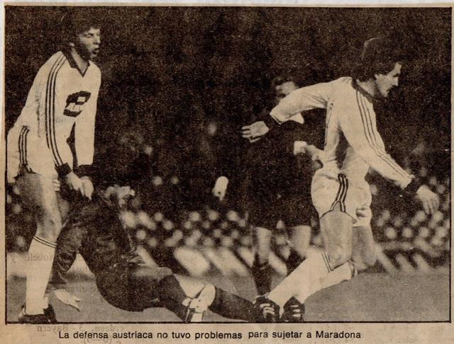 Franz Zore (links) gegen Diego Maradona  | Foto: Zore/Privat