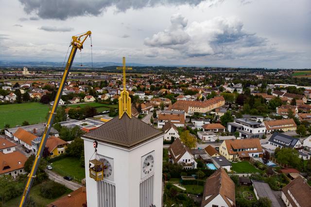 Turmuhr-Wartung in luftigen Höhen. | Foto: fotokerschi.at/Kerschbaummayr