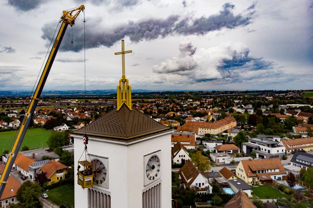 Turmuhr-Wartung in luftigen Höhen. | Foto: fotokerschi.at/Kerschbaummayr