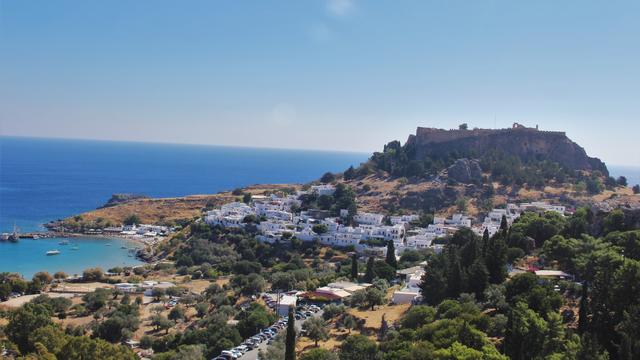  Noch ein letzer Blick auf die Akropolis von Lindos . 