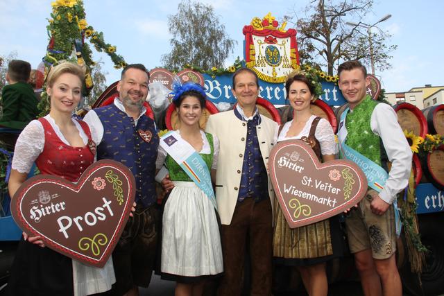 Die Brauerei Hirt war wieder mit einer großen Abordnung am Wiesenmarktumzug vertreten