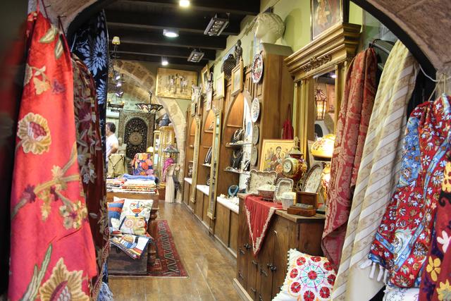 Bezaubernde Geschäfte laden zum schmökern ein.