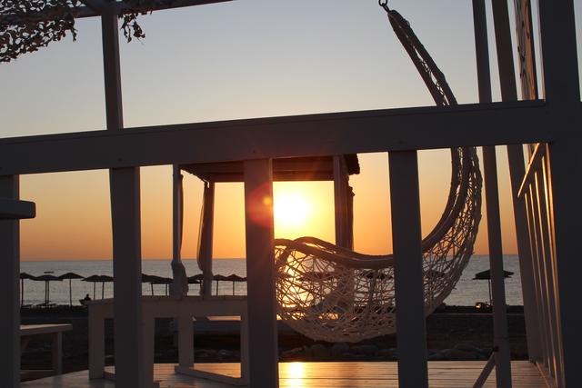 Schön..., so in den Sonnenaufgang zu schaukeln...