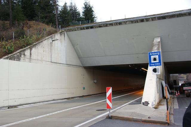 Der Arlbergtunnel (Symbolbild) war nach einem PKW-Brand über zwei Stunden gesperrt.