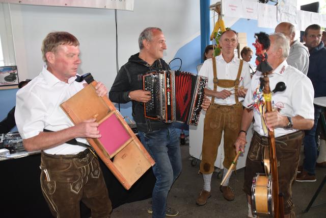 Als Gastmusikant stellte sich Dieter Bencsics ein. | Foto: Michael Strini