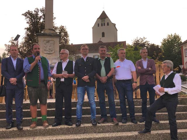 Die Bürgermeister von Piran, Weiz und Krottendorf begrüßten alle Teilnehmer der 2. Weizer–Oldtimer–Genuss–Tour am Weizer Hauptplatz. | Foto: Hofmüller (50x)