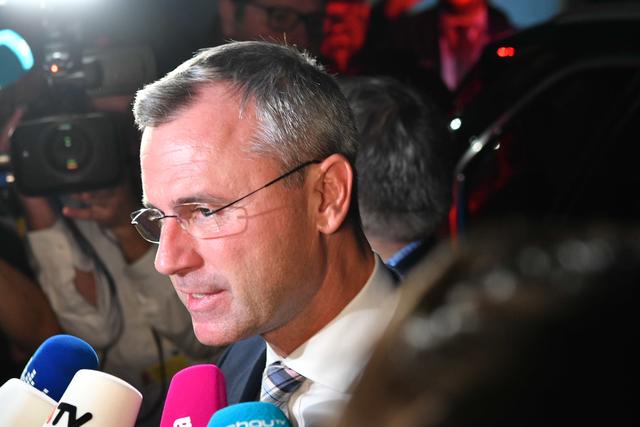 Norbert Hofer (FPÖ) sieht auch nicht glücklich aus. | Foto: Markus Spitzauer