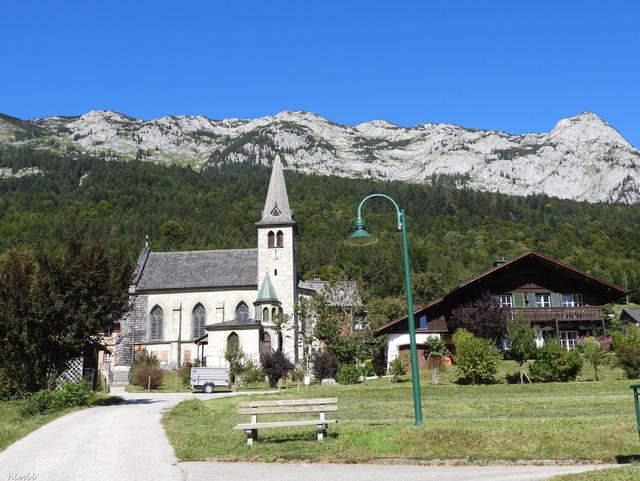 Katholische Pfarrkirche Grundlsee Heiliges Herz Jesu: Die Pfarrkirche Grundlsee im Ortsteil Bräuhof ist dem heiligen Herzen Jesu geweiht. Sie wurde in den Jahren 1888 bis 1890 nach Plänen von Robert Mikovics im neugotischen Stil errichtet.