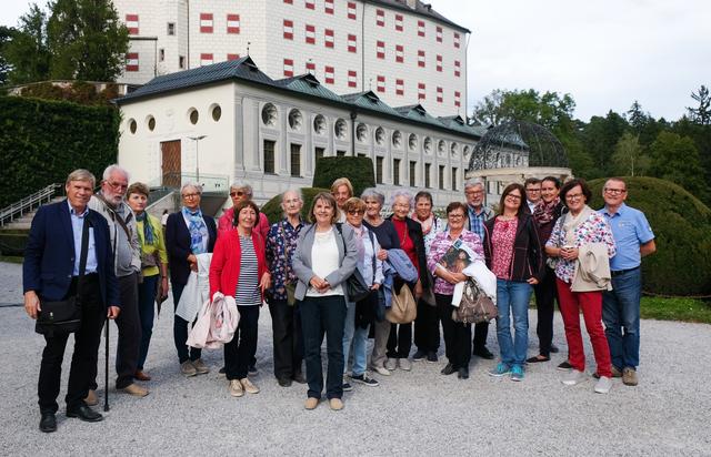 Gruppenbild vor Schloss Ambras
