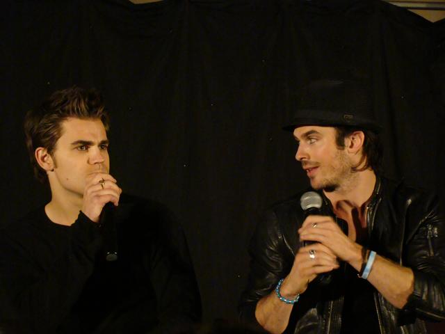 Paul Wesley und Ian Somerhalder arbeiten gerade gemeinsam an einer eigenen Bourbon-Marke. | Foto: vagueonthehow from Tadcaster, York, England [CC BY 2.0 (https://creativecommons.org/licenses/by/2.0)]