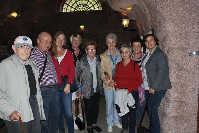 v.l.n.r: Rudolf Miniberger, Franz Wachholbinger, Gemeindevorstand Sabine Rathmayr, Vizebgm. Gerlinde Enzelsberger, Frieda Eckerstorfer, Erna Finzinger, Gertrude Schützenberger, Marianne Wachholbinger und Gemeindevorstand Eva Wahlmüller